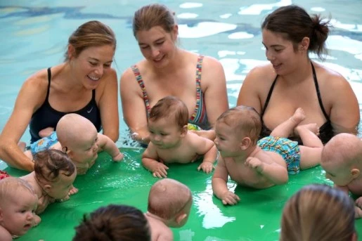 Image of moms teaching their kids how to swim, demonstrating effective parenting tips